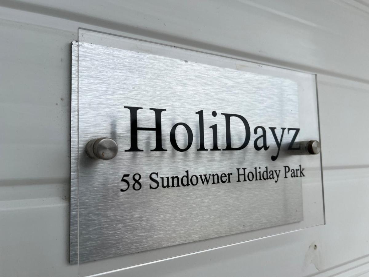 Holidayz Chalet 58: Pet-Friendly Beach Retreat in Hemsby Exterior photo